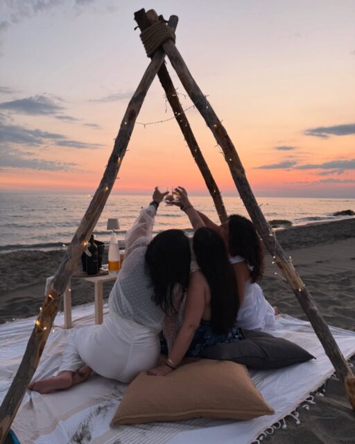 Abbiamo da pochissimo aperto le disponibilità nelle settimane centrali di agosto per prenotare i nostri picnic in capanna e siamo già quasi sold out!✨

Grazie mille 💫 Non perderti questa esperienza indimenticabile e scrivici subito su whatsapp prima che i posti finiscano! 

#ceneromantiche #picnic #picnicinspiaggia #goldenhour #picnicromantico #couplegoals #dinnerdate #campaniadavivere #romantic #love #friends