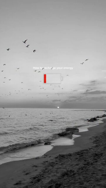 “How to recharge your energy?”
Con il rumore delle onde, il cielo che si colora delle tonalità del tramonto e una cena pensata per farti sentire esattamente dove dovresti essere ✨

Prenota ora la tua cena romantica vista mare!

#ceneromantiche #picnic #picnicinspiaggia #goldenhour #picnicromantico #couplegoals #dinnerdate #campaniadavivere #romantic #love #friends #mood